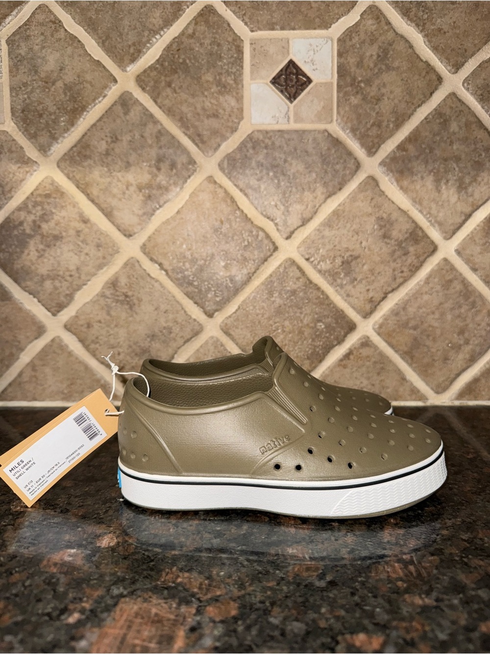 NWT Native MILES- UTILITY GREEN/SHELL WHITE - Picture 2 of 7